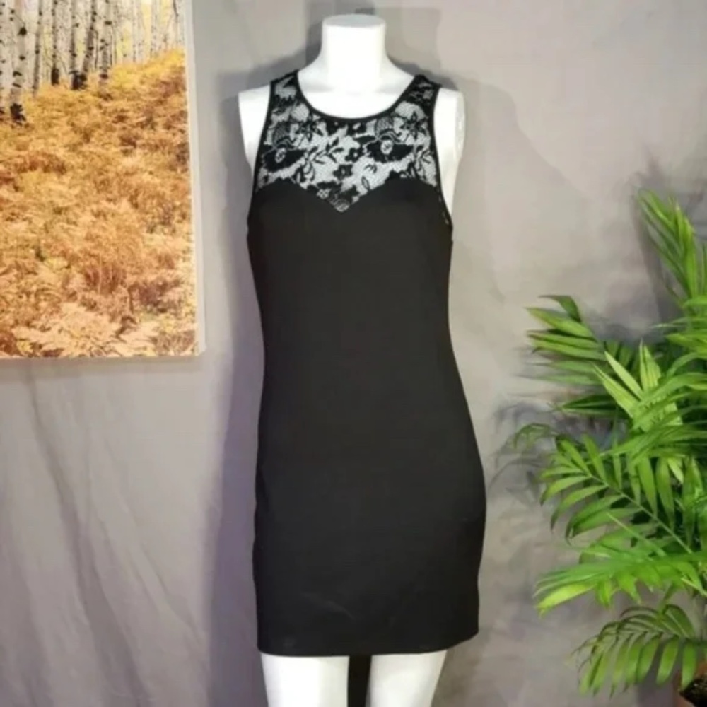 { ❤️ $5 } Forever 21 Lace Sweetheart Top Dress